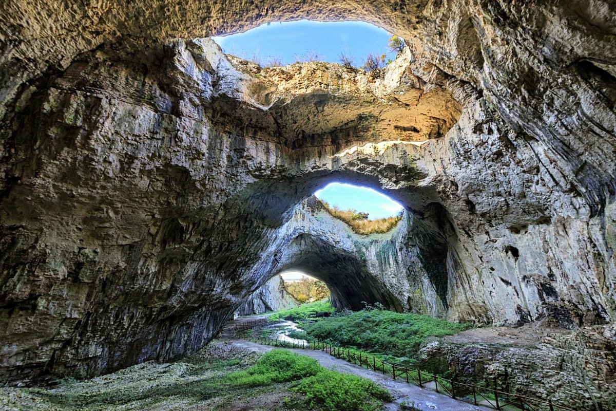 Devetashka cave