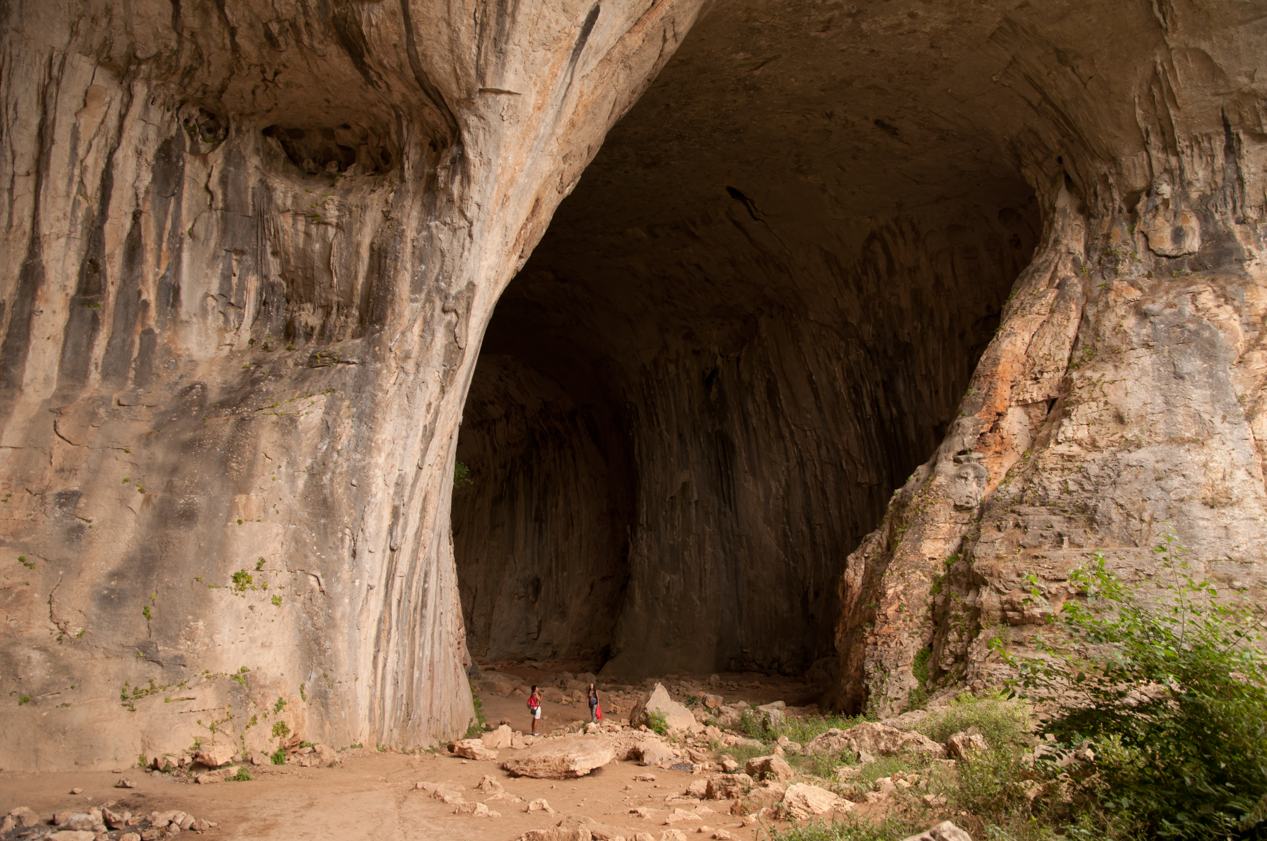 Prohodna cave